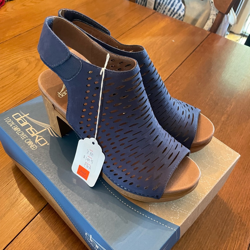 BRAND NEW Dansko heels